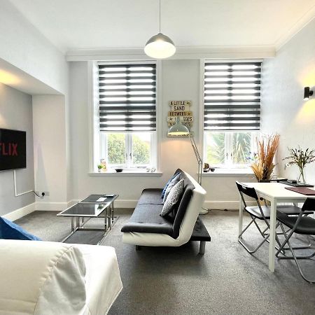 Modern Family Apartment Free Parking And Gym By Beach Борнмут Экстерьер фото